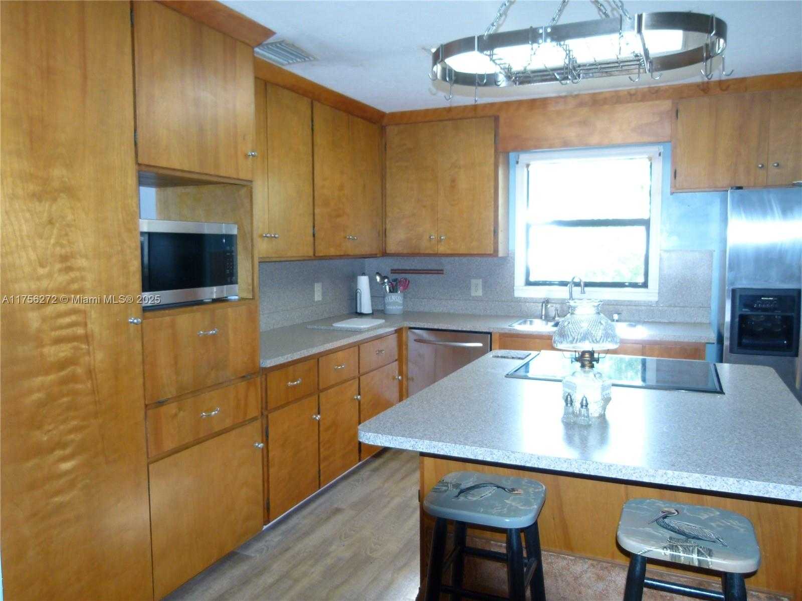 Small Image of 1160 20TH STREET, Bulkhead Ridge Number 6