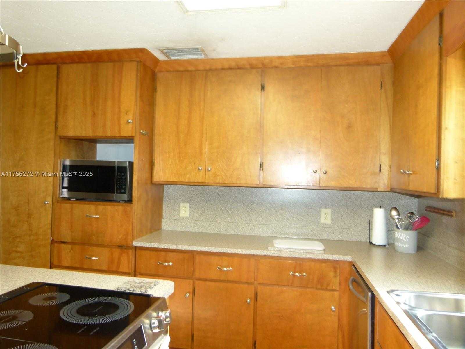 Small Image of 1160 20TH STREET, Bulkhead Ridge Number 8