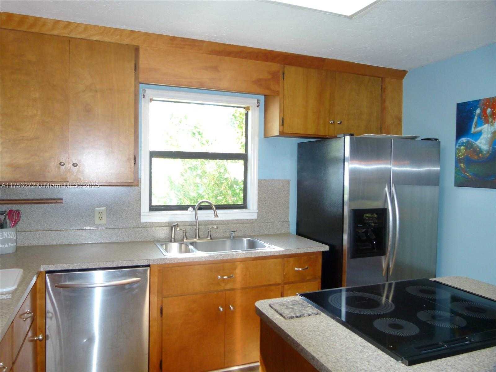 Small Image of 1160 20TH STREET, Bulkhead Ridge Number 9