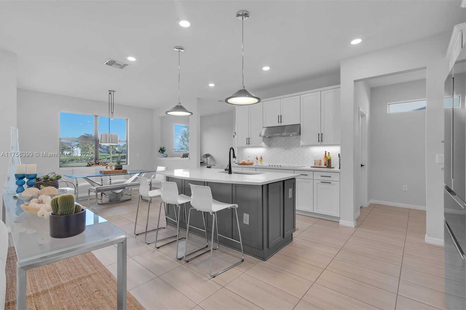 Small Image of 7681 NORTH WEST 84TH LN, Tamarac Number 21