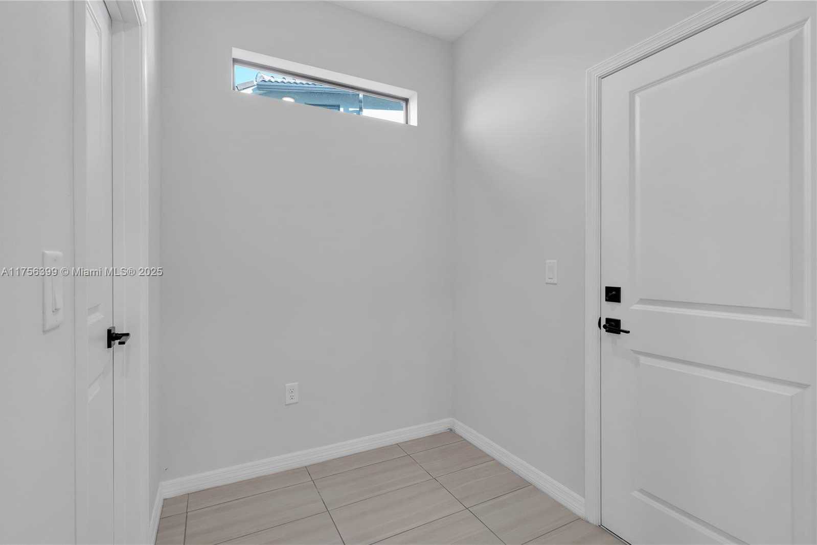 Small Image of 7681 NORTH WEST 84TH LN, Tamarac Number 25