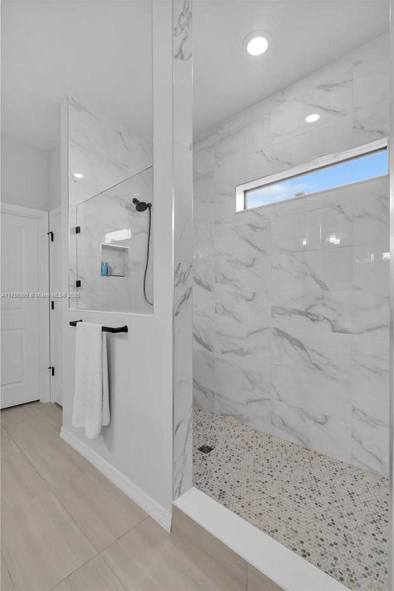 Small Image of 7681 NORTH WEST 84TH LN, Tamarac Number 32