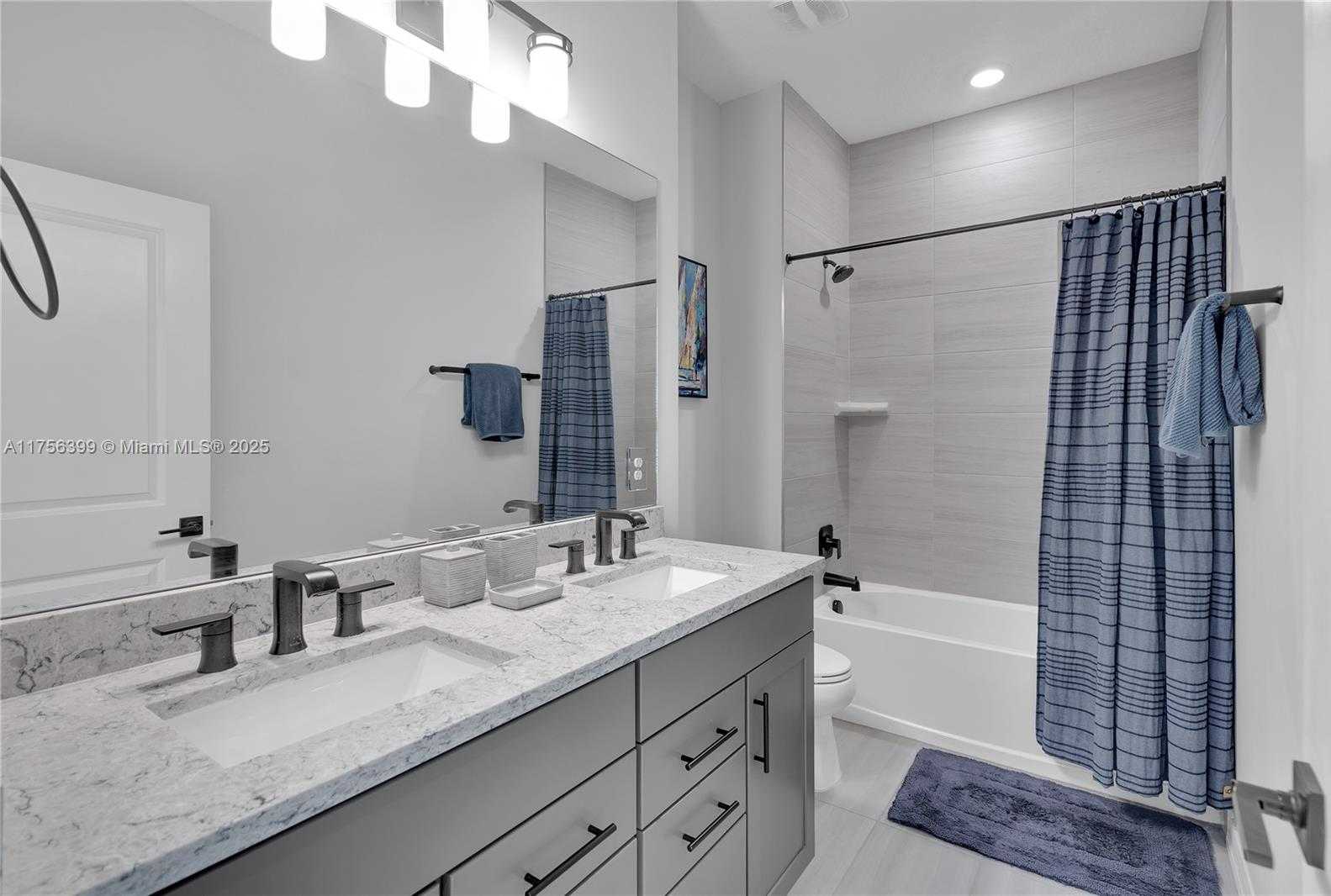 Small Image of 7681 NORTH WEST 84TH LN, Tamarac Number 34