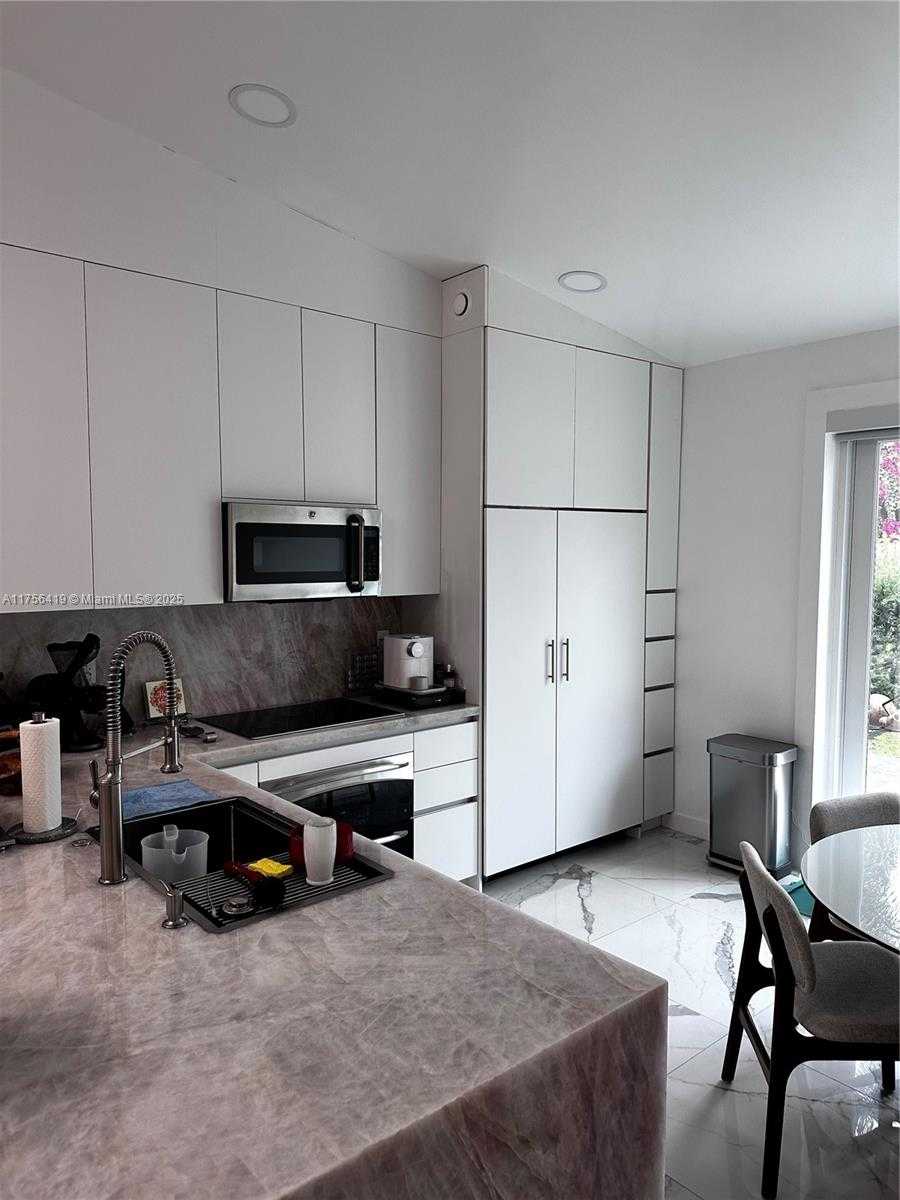 Small Image of 18801 SOUTH WEST 25TH CT, Miramar Number 3