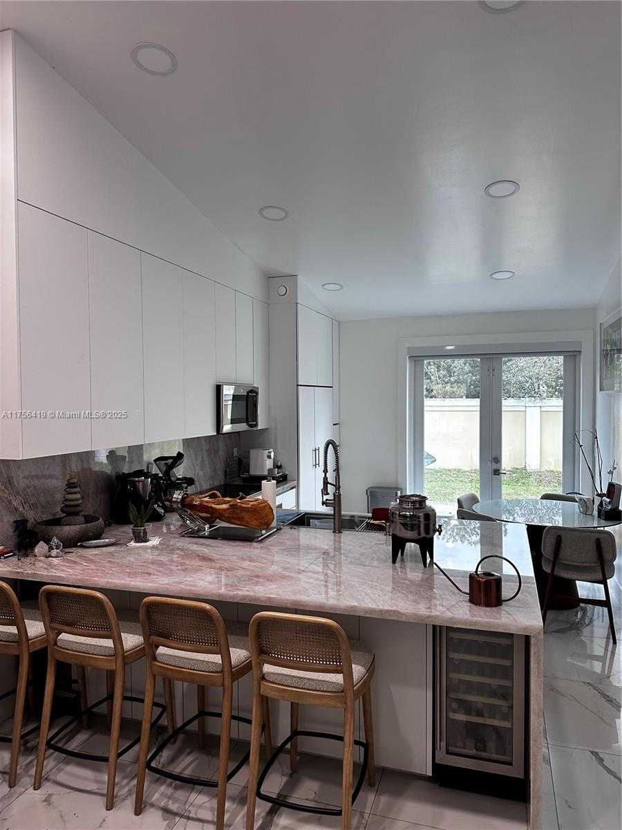 Small Image of 18801 SOUTH WEST 25TH CT, Miramar Number 4