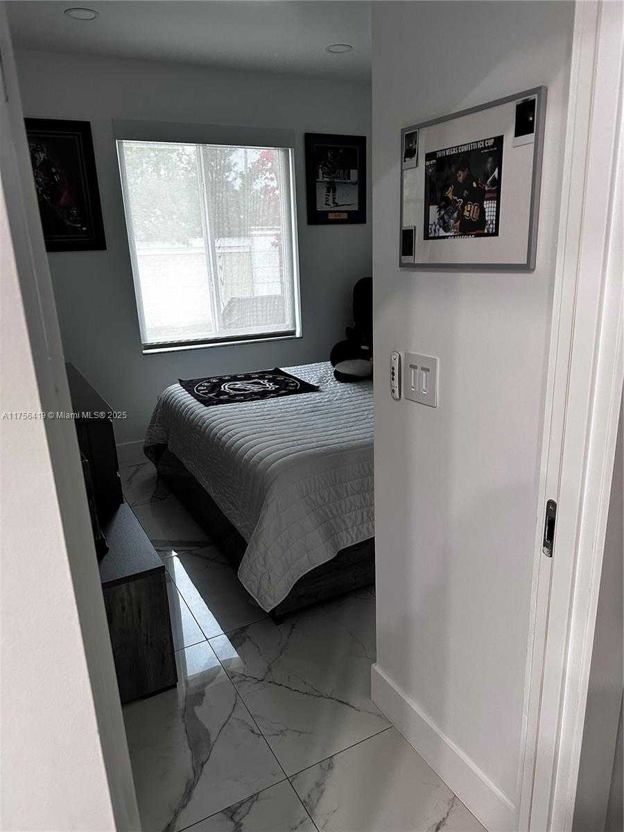 Small Image of 18801 SOUTH WEST 25TH CT, Miramar Number 6