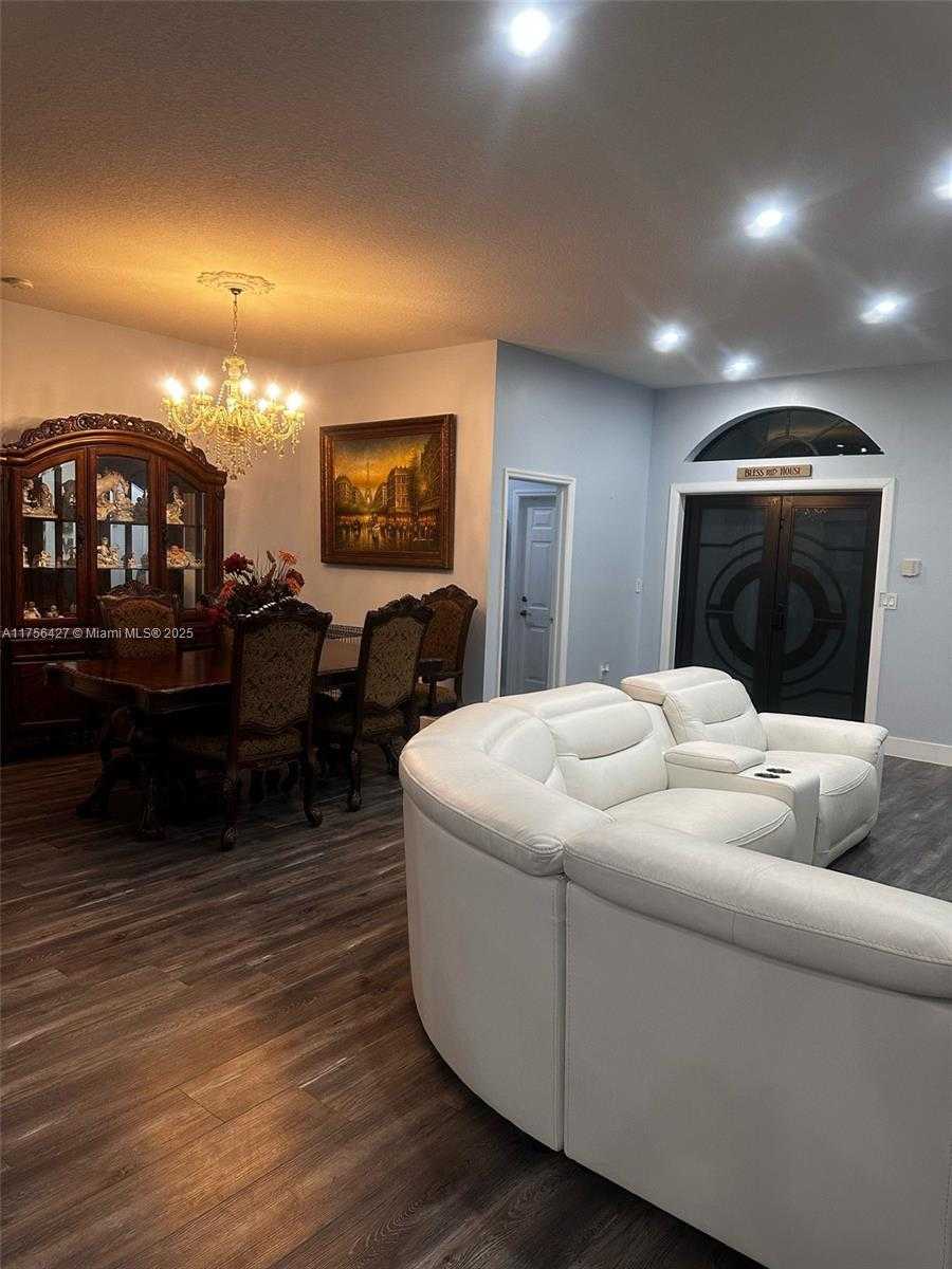 Small Image of 2908 AUGUSTA DR, Homestead Number 5