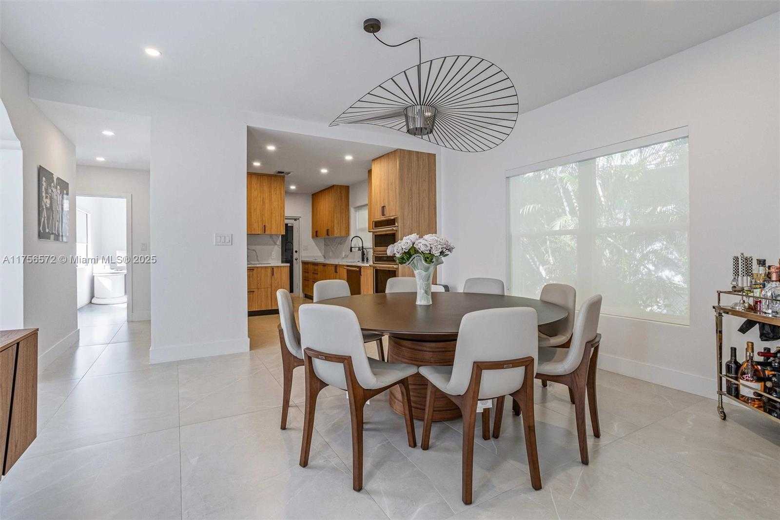 Small Image of 5925 LA GORCE DR, Miami Beach Number 12