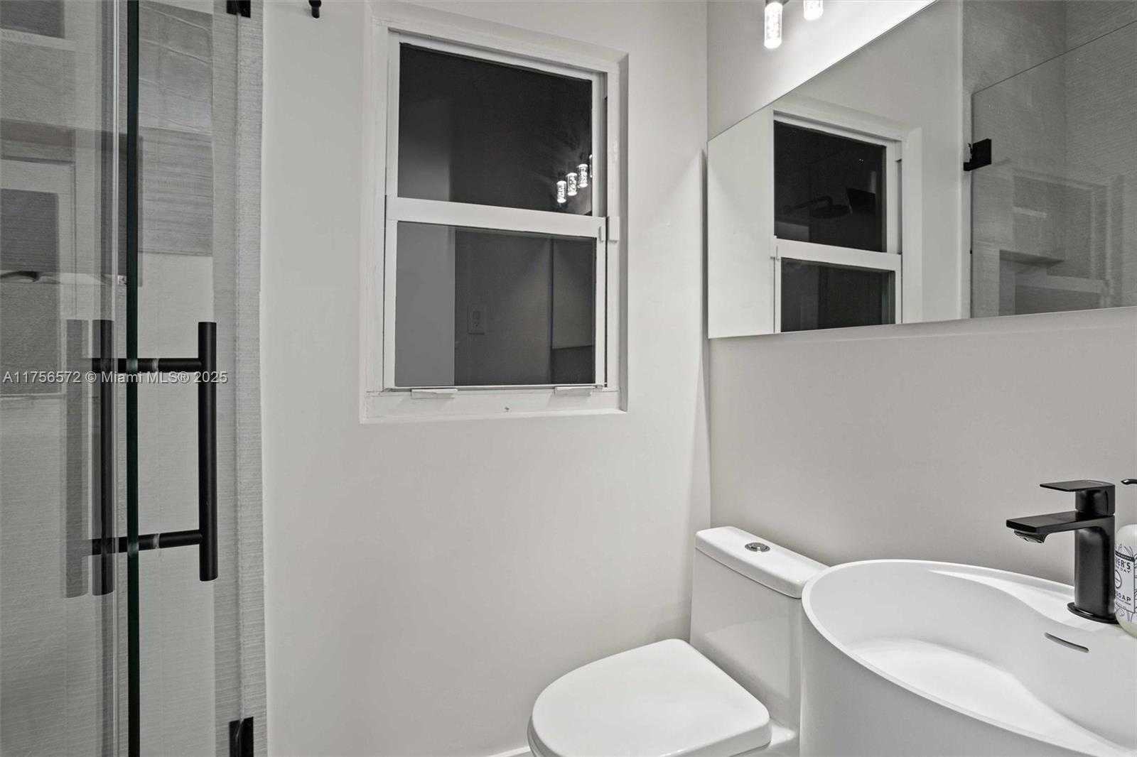 Small Image of 5925 LA GORCE DR, Miami Beach Number 16