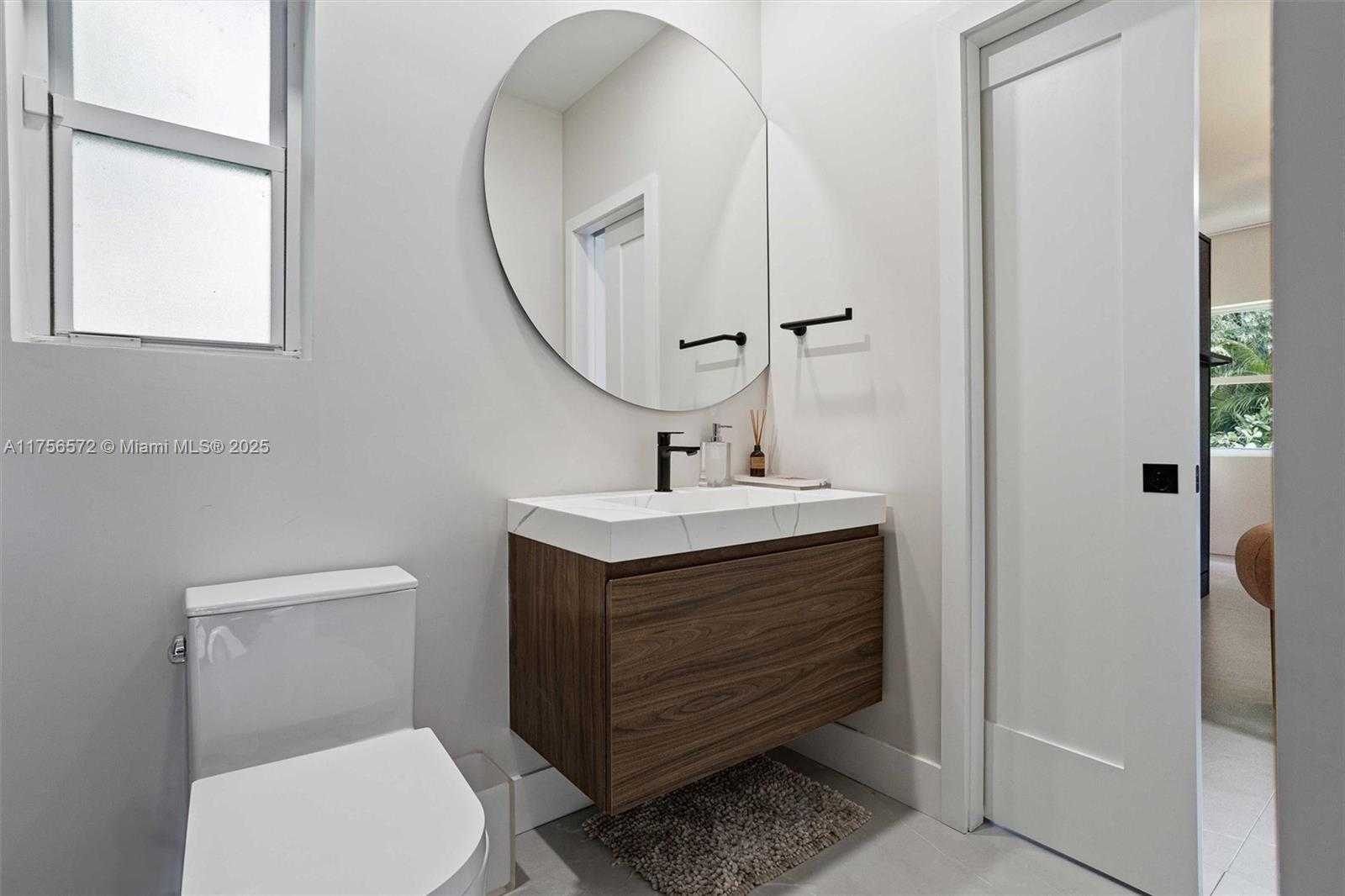 Small Image of 5925 LA GORCE DR, Miami Beach Number 17