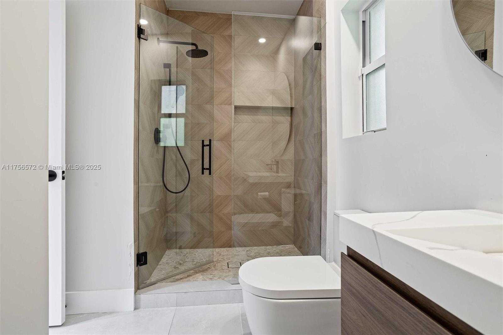 Small Image of 5925 LA GORCE DR, Miami Beach Number 18