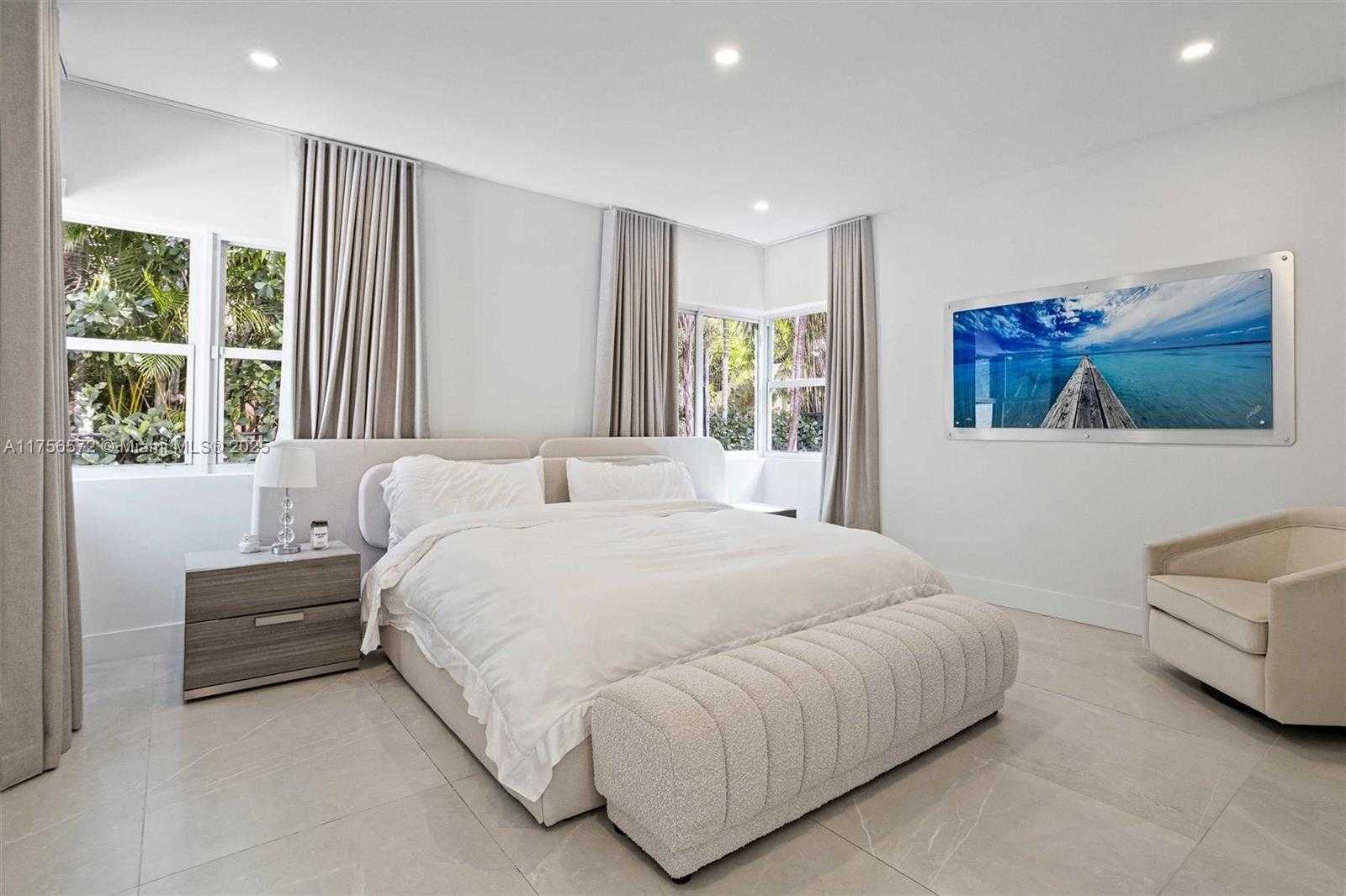 Small Image of 5925 LA GORCE DR, Miami Beach Number 20