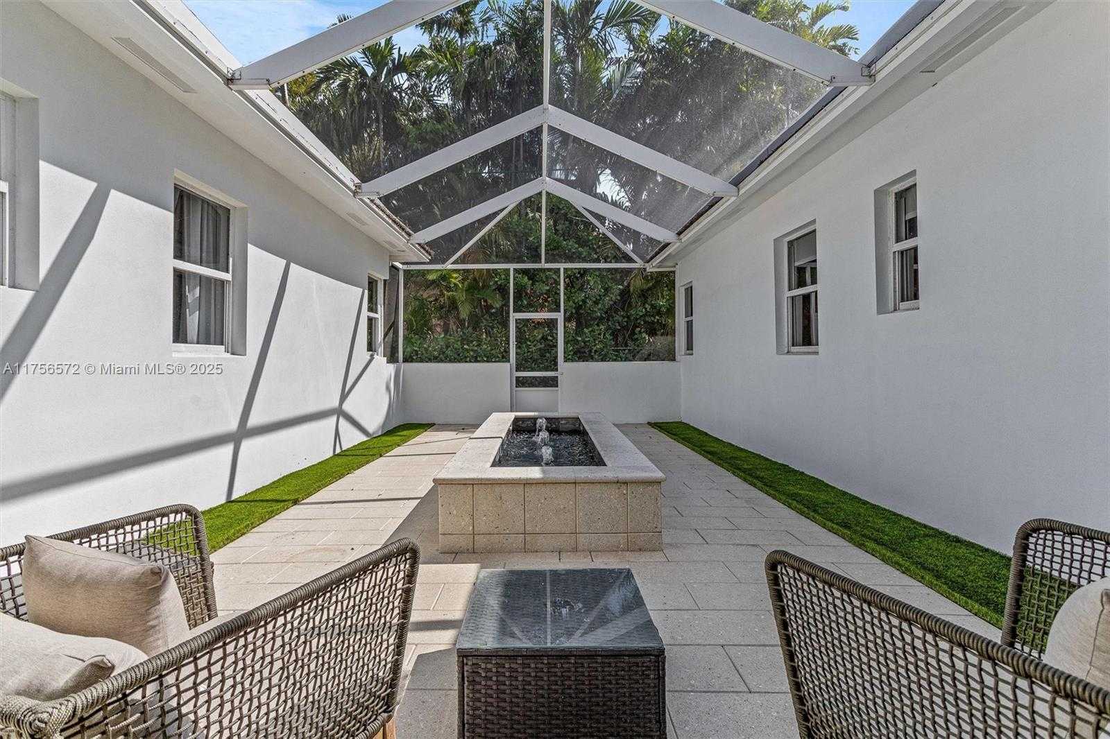Small Image of 5925 LA GORCE DR, Miami Beach Number 5