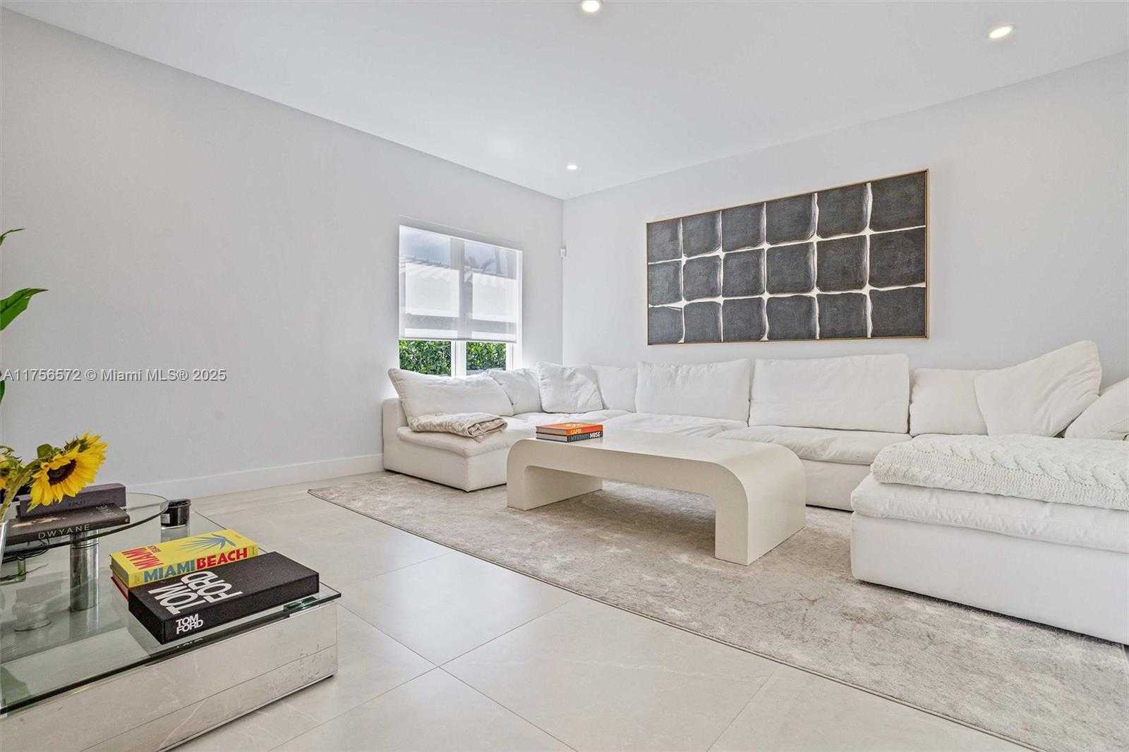 Small Image of 5925 LA GORCE DR, Miami Beach Number 9