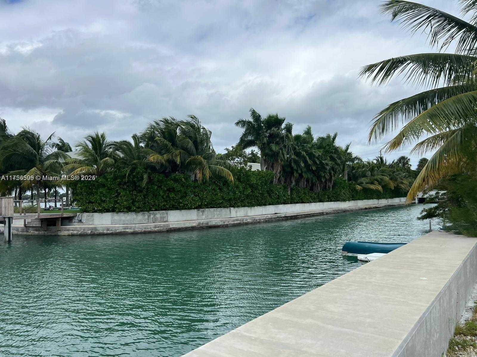 Small Image of 7590 BAYSIDE LN, Miami Beach Number 10