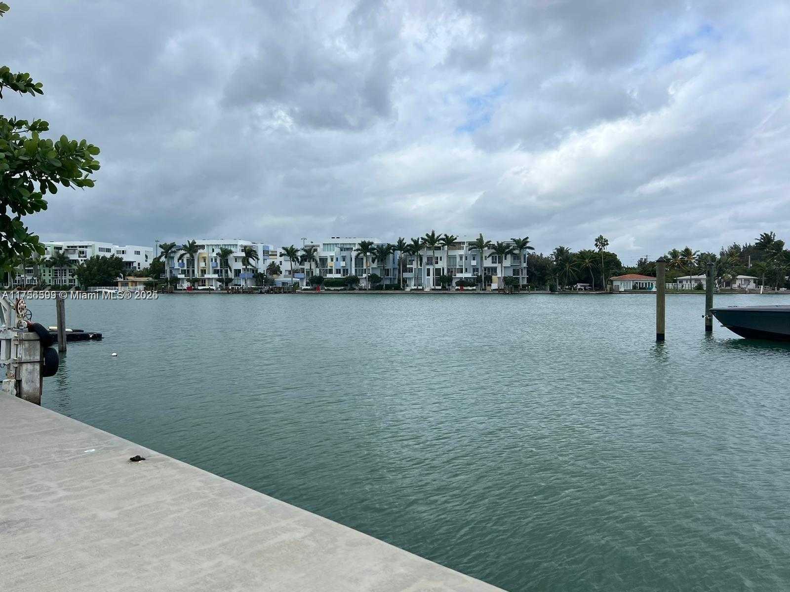 Small Image of 7590 BAYSIDE LN, Miami Beach Number 11