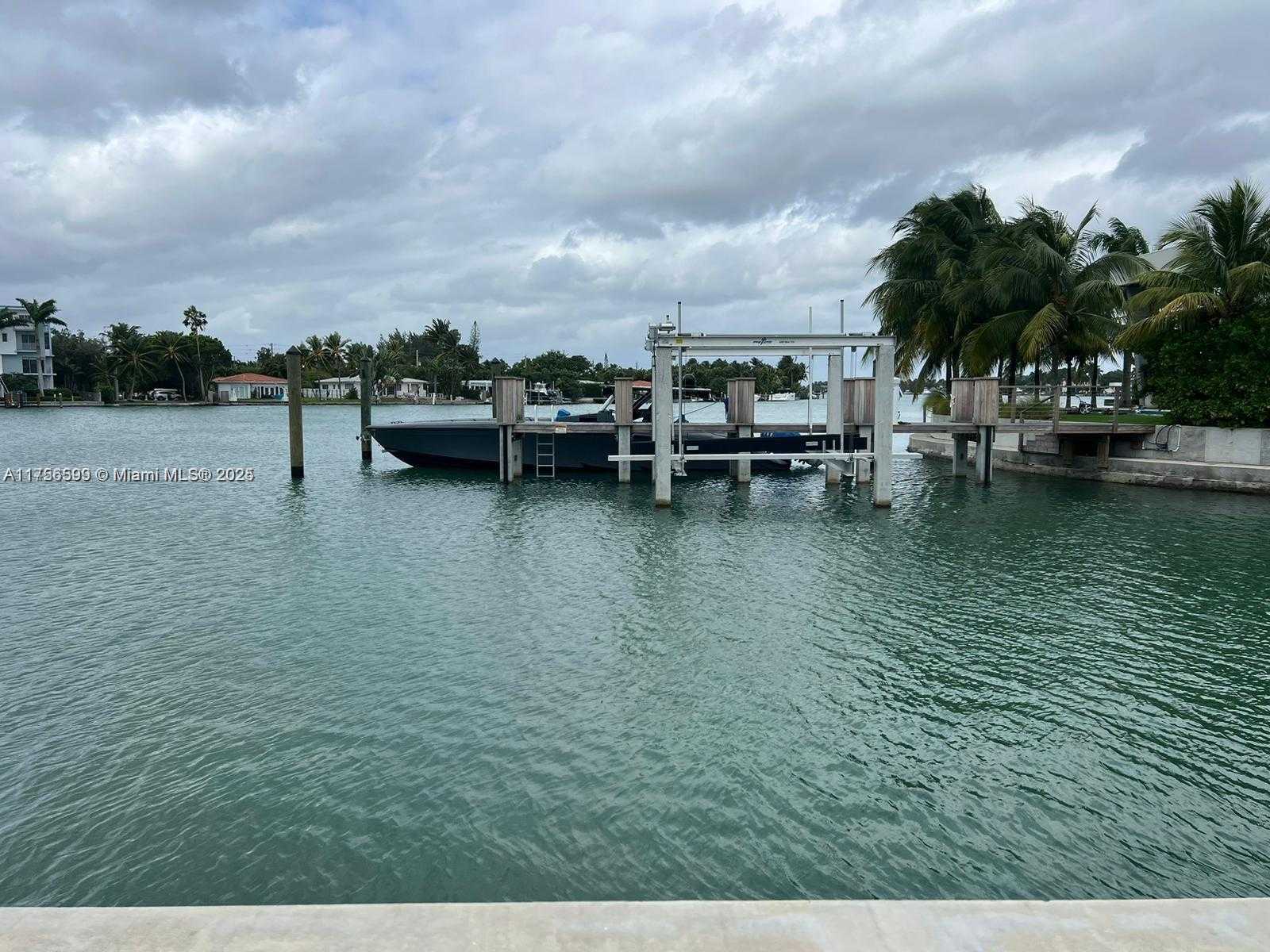 Small Image of 7590 BAYSIDE LN, Miami Beach Number 9