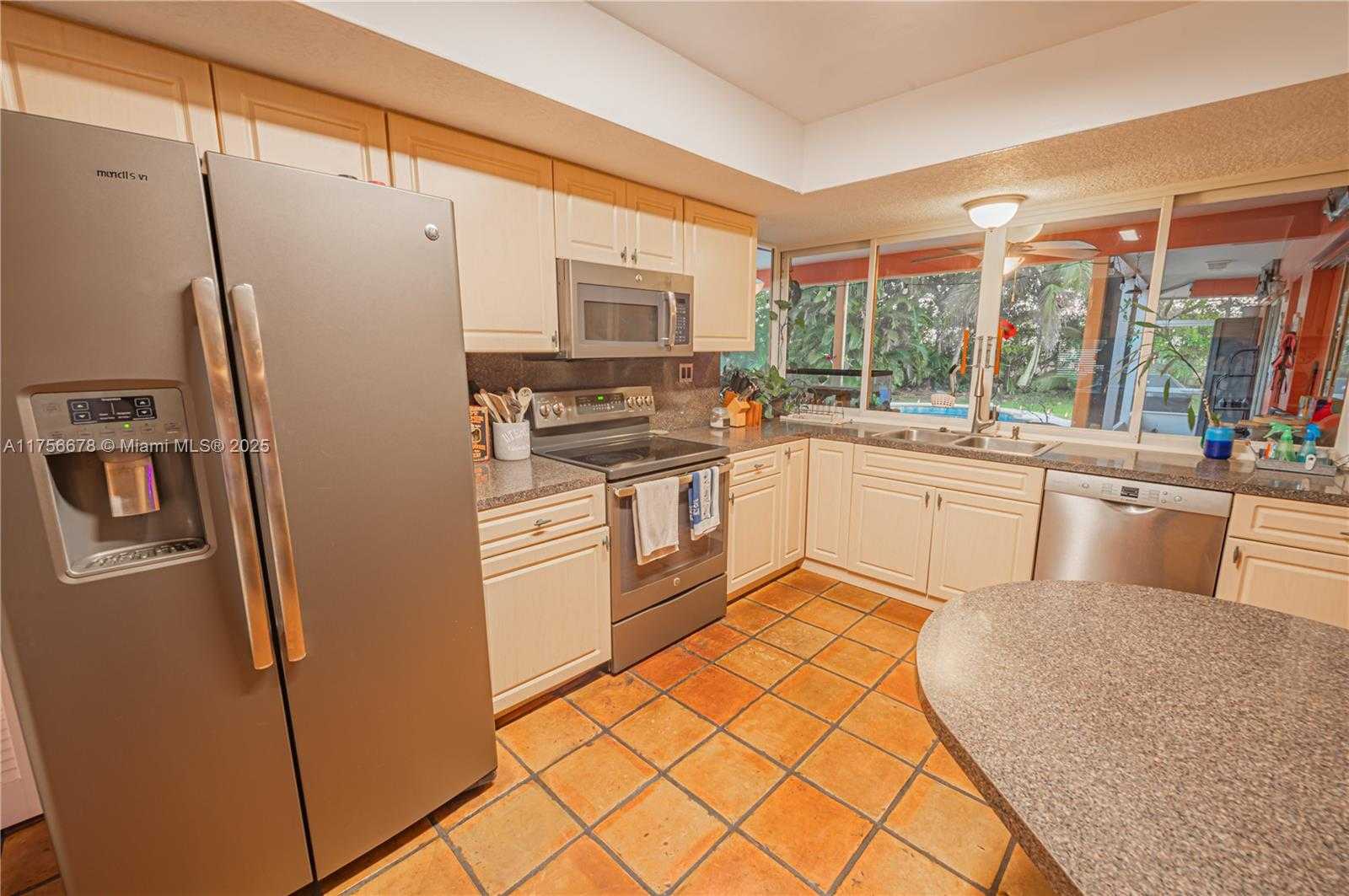Small Image of 11400 TARA DR, Plantation Number 13