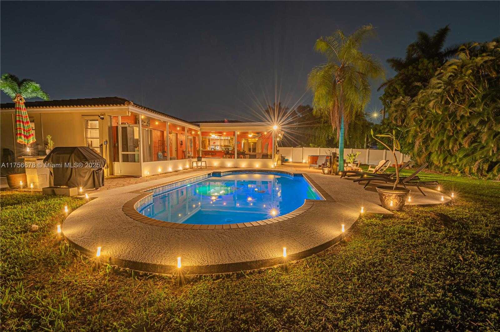 Small Image of 11400 TARA DR, Plantation Number 22
