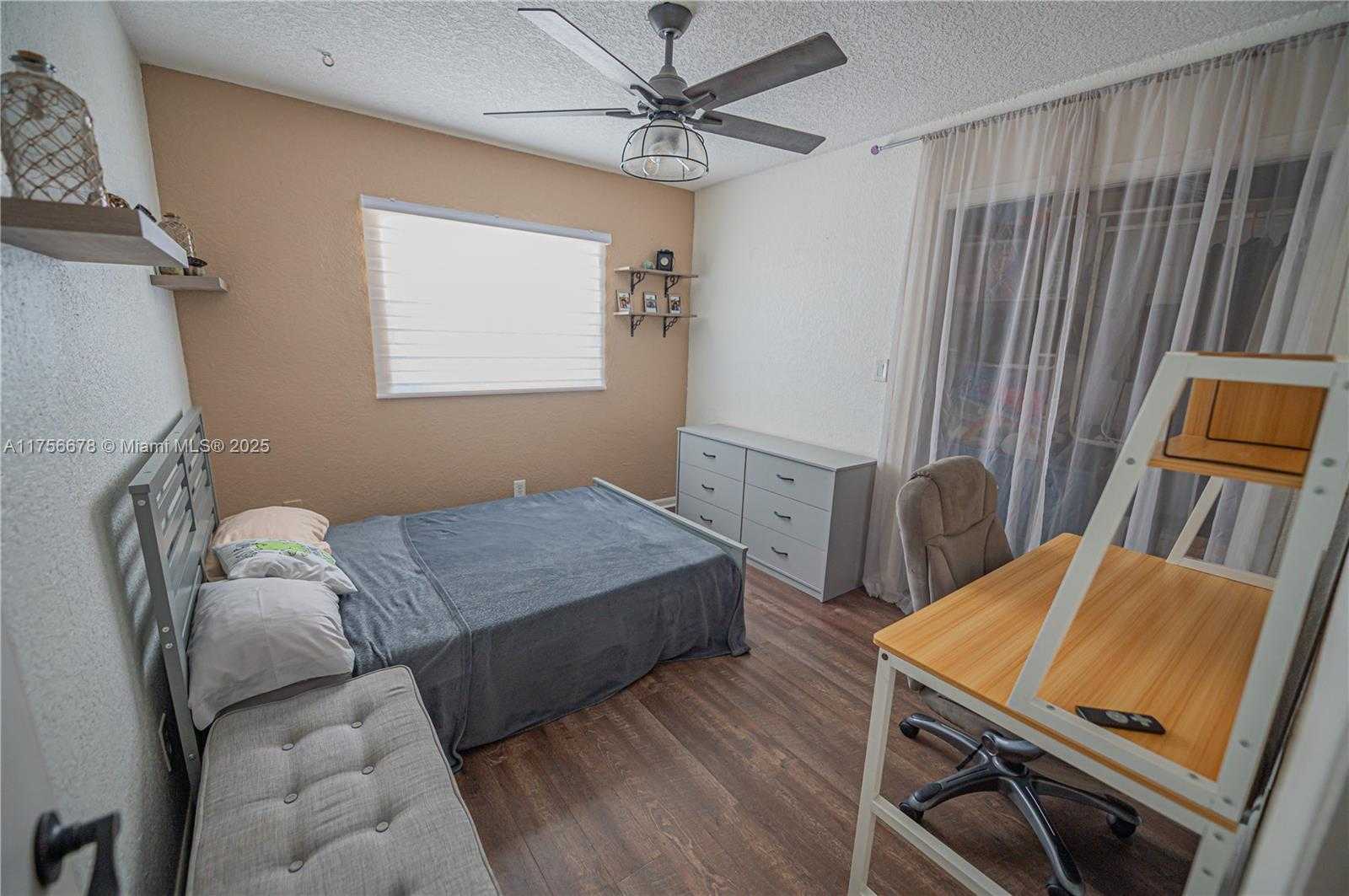 Small Image of 11400 TARA DR, Plantation Number 27