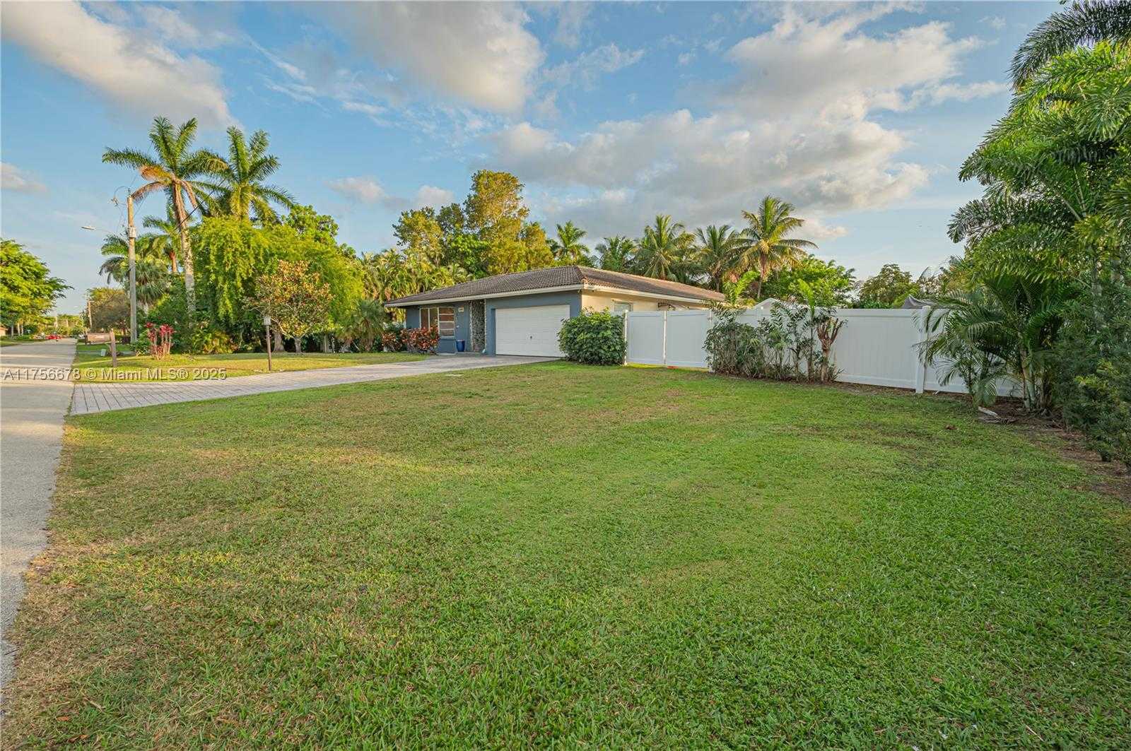 Small Image of 11400 TARA DR, Plantation Number 4