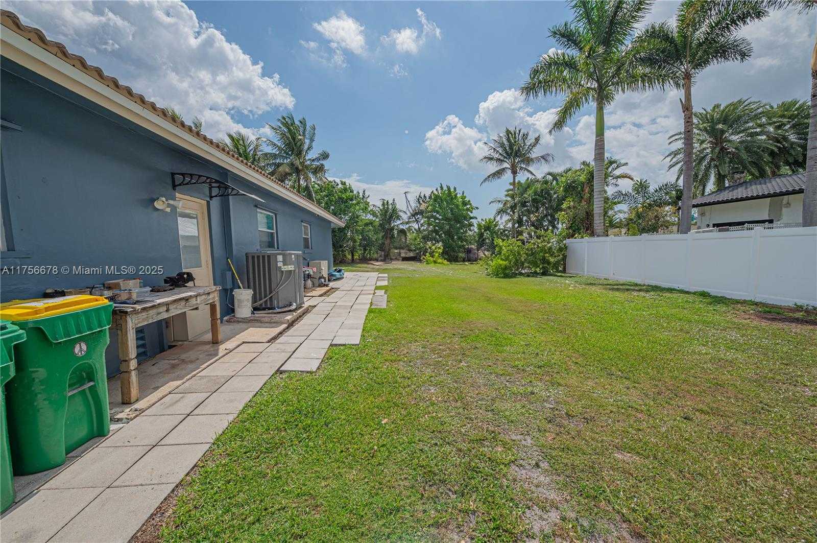 Small Image of 11400 TARA DR, Plantation Number 41