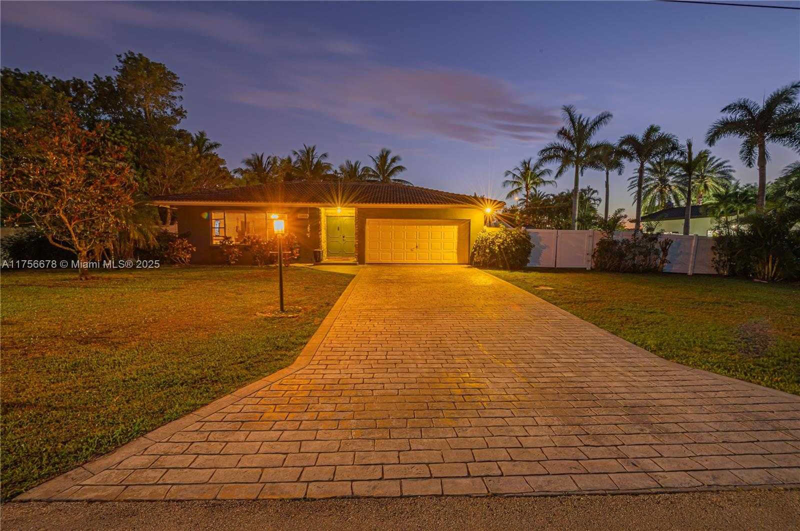 Small Image of 11400 TARA DR, Plantation Number 43