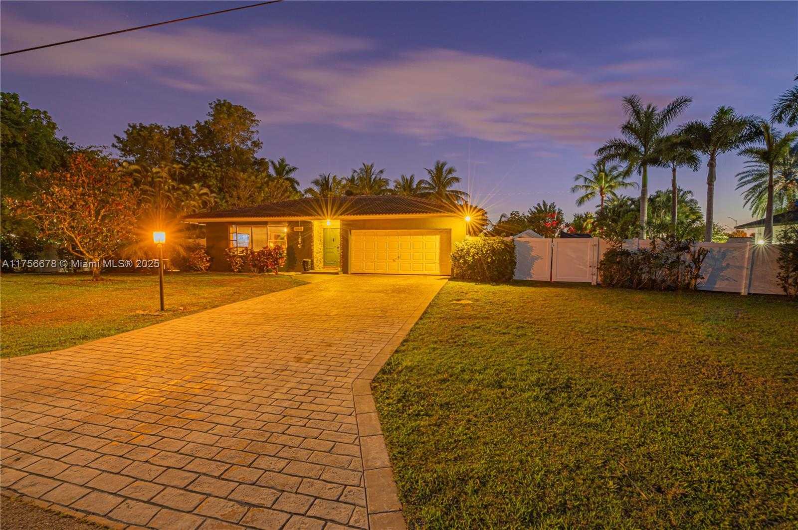 Small Image of 11400 TARA DR, Plantation Number 44