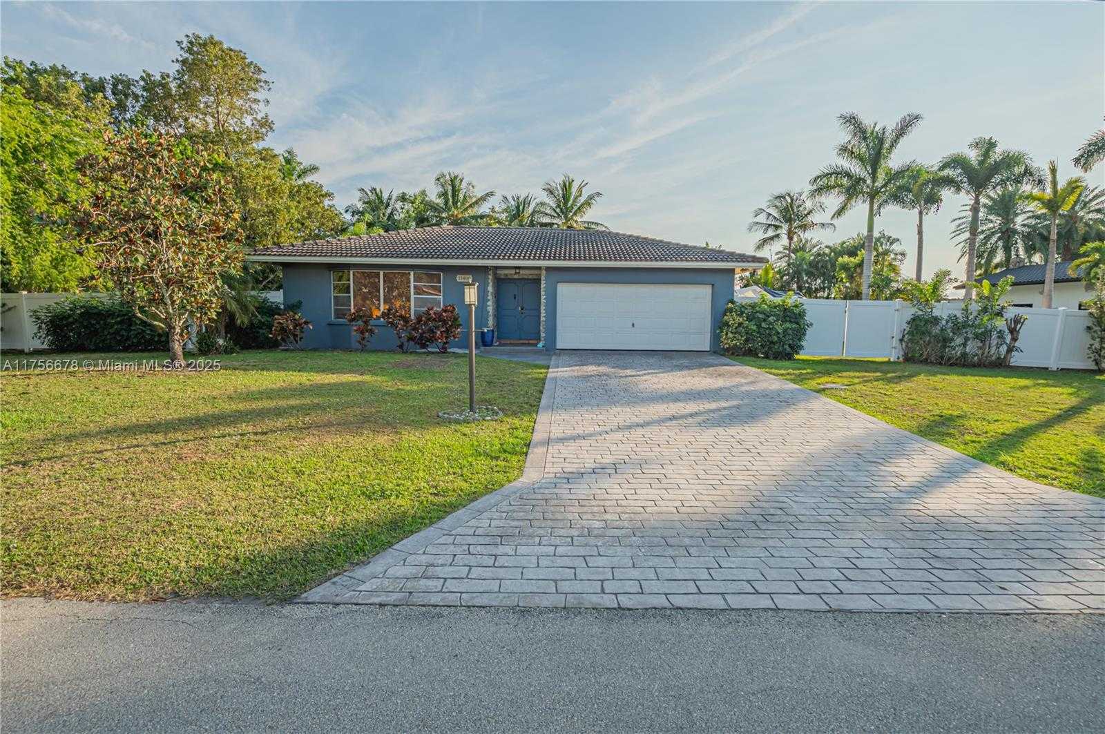 Small Image of 11400 TARA DR, Plantation Number 47