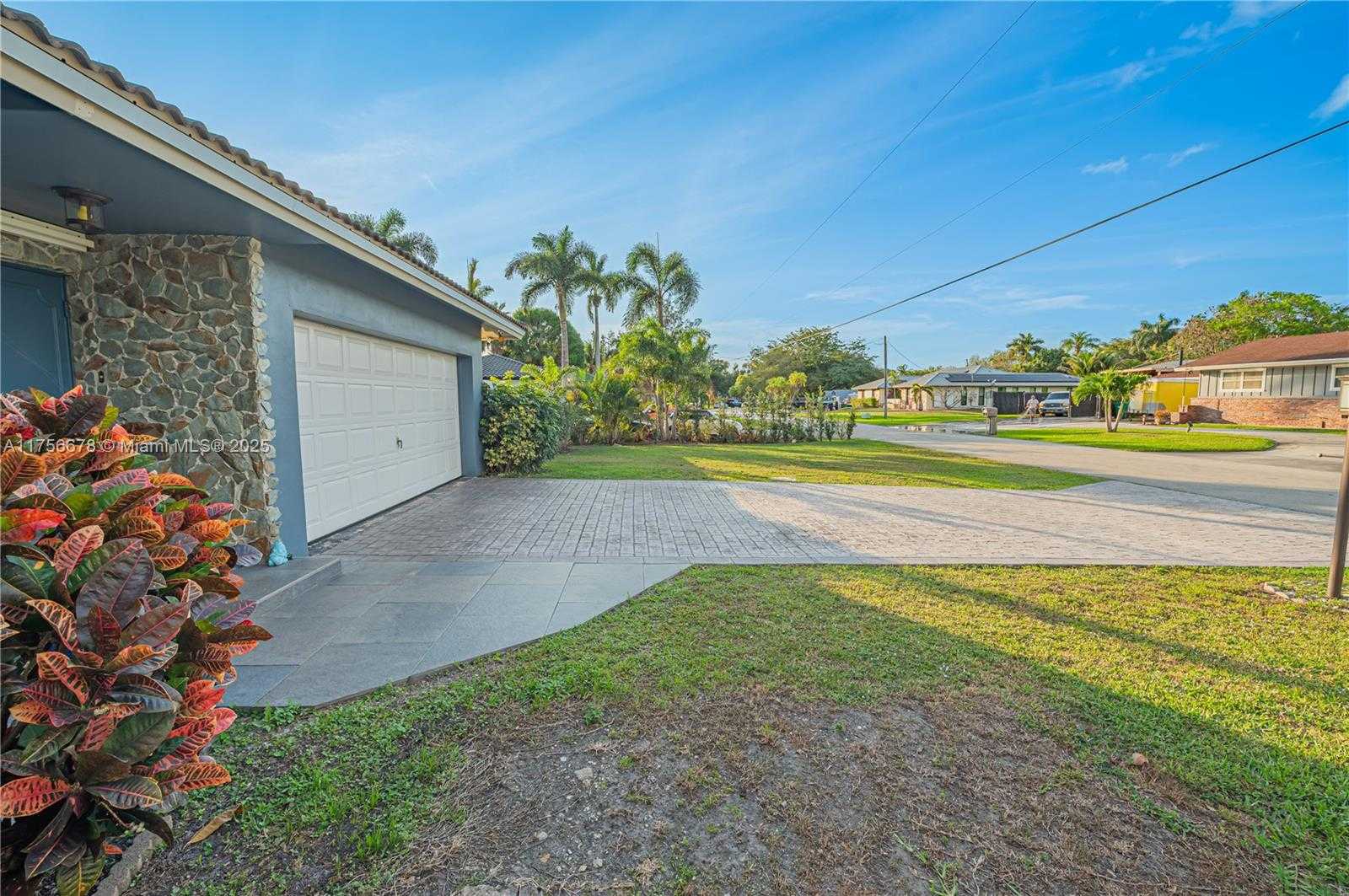 Small Image of 11400 TARA DR, Plantation Number 6