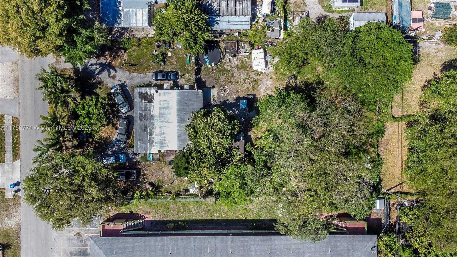 Small Image of 2743 PIERCE ST, Hollywood Number 7