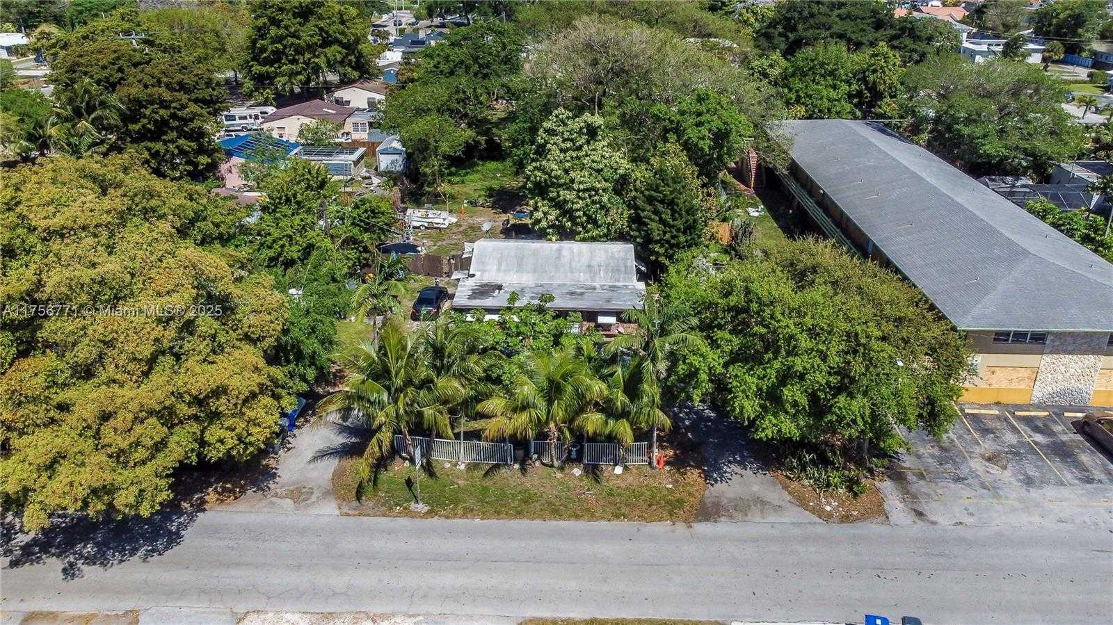 Small Image of 2743 PIERCE ST, Hollywood Number 9