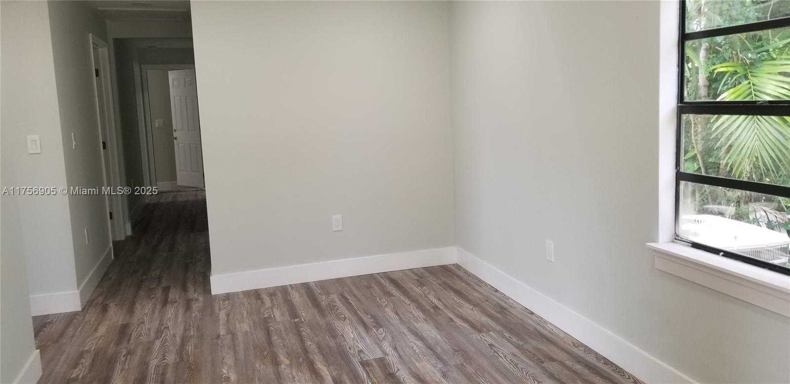 Small Image of 2465 NORTH EAST 184TH ST, North Miami Beach Number 14