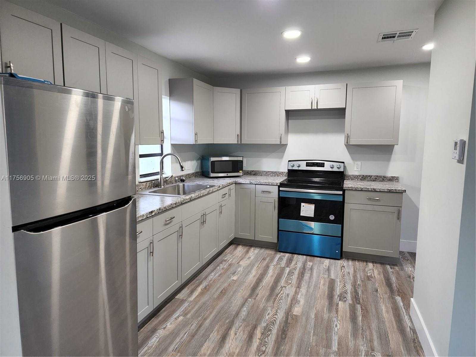 Small Image of 2465 NORTH EAST 184TH ST, North Miami Beach Number 17