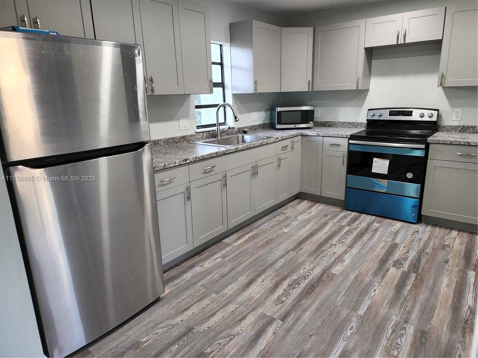 Small Image of 2465 NORTH EAST 184TH ST, North Miami Beach Number 19