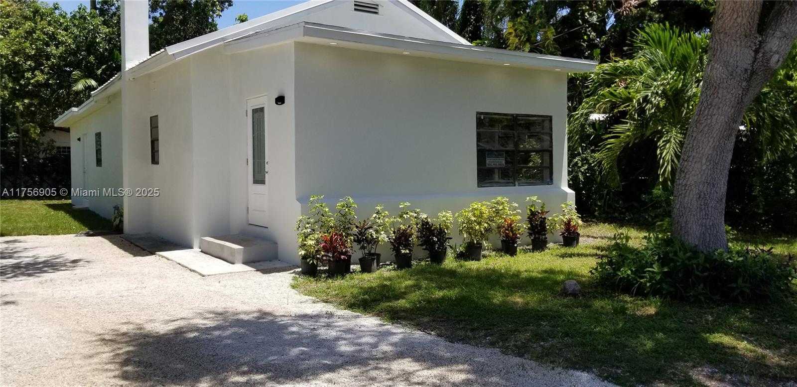 Small Image of 2465 NORTH EAST 184TH ST, North Miami Beach Number 3