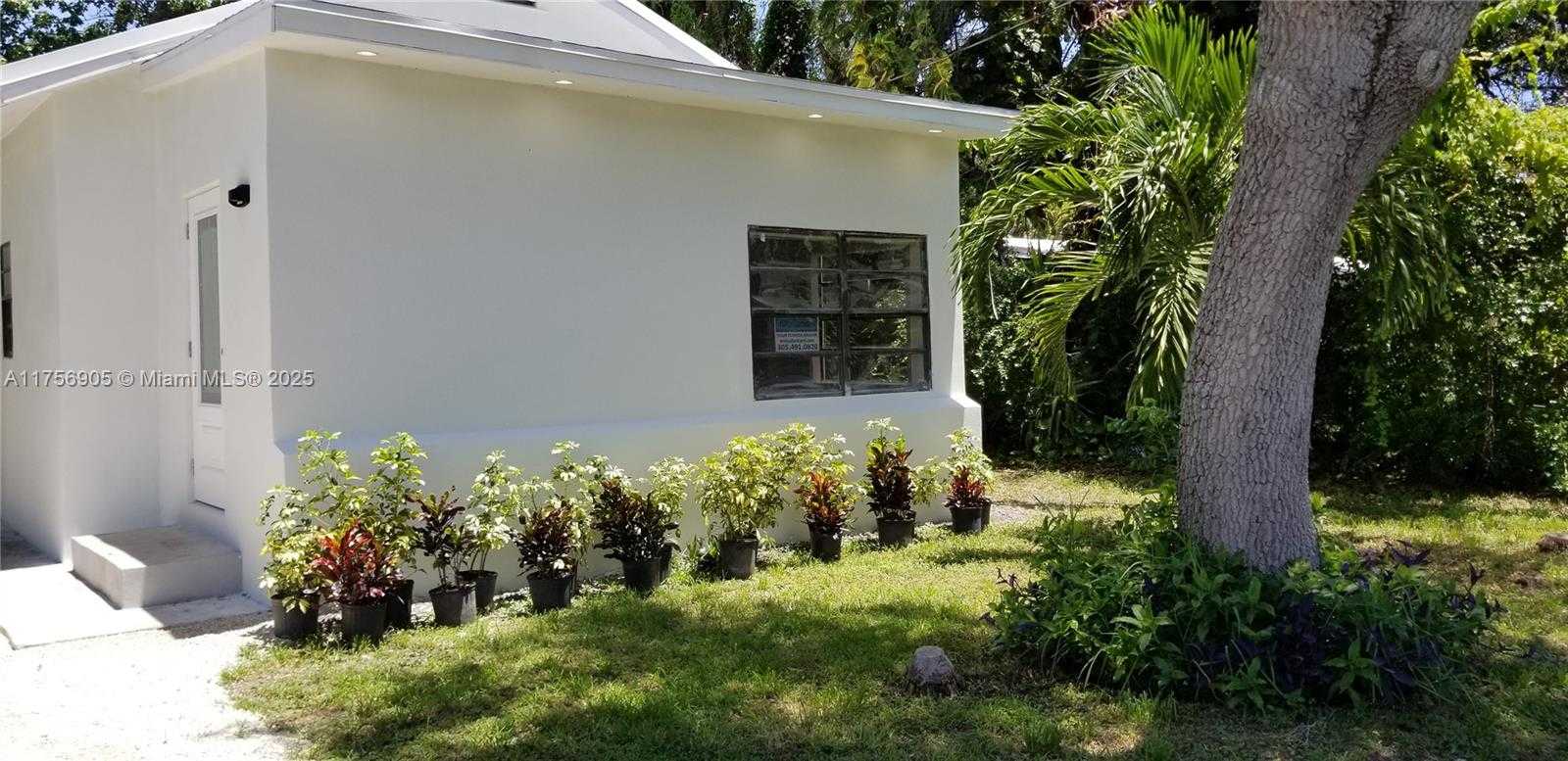 Small Image of 2465 NORTH EAST 184TH ST, North Miami Beach Number 4
