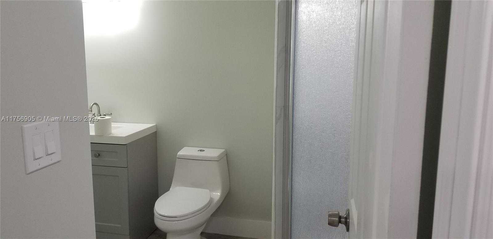 Small Image of 2465 NORTH EAST 184TH ST, North Miami Beach Number 6