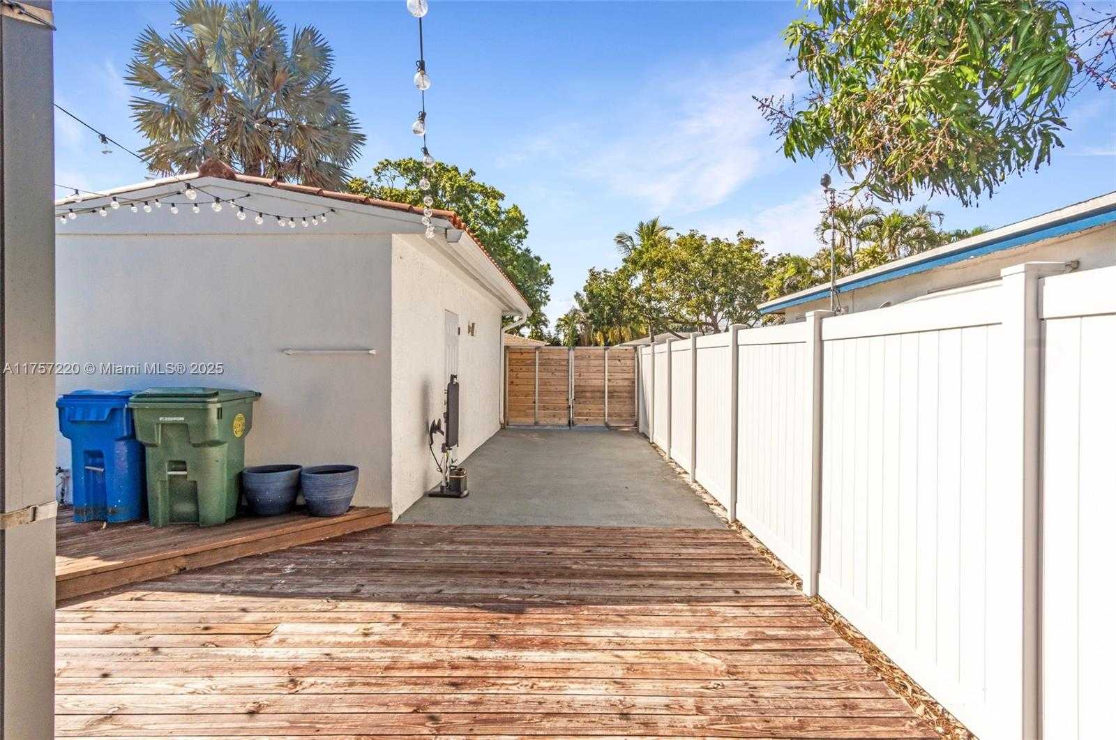 Small Image of 4730 NORTH EAST 3RD AVE, Oakland Park Number 10