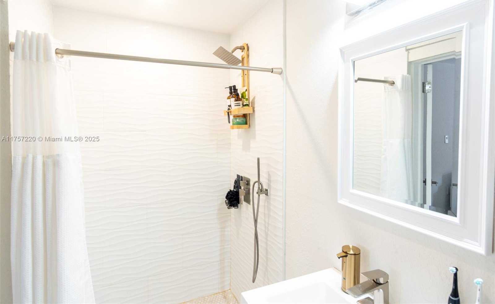 Small Image of 4730 NORTH EAST 3RD AVE, Oakland Park Number 22