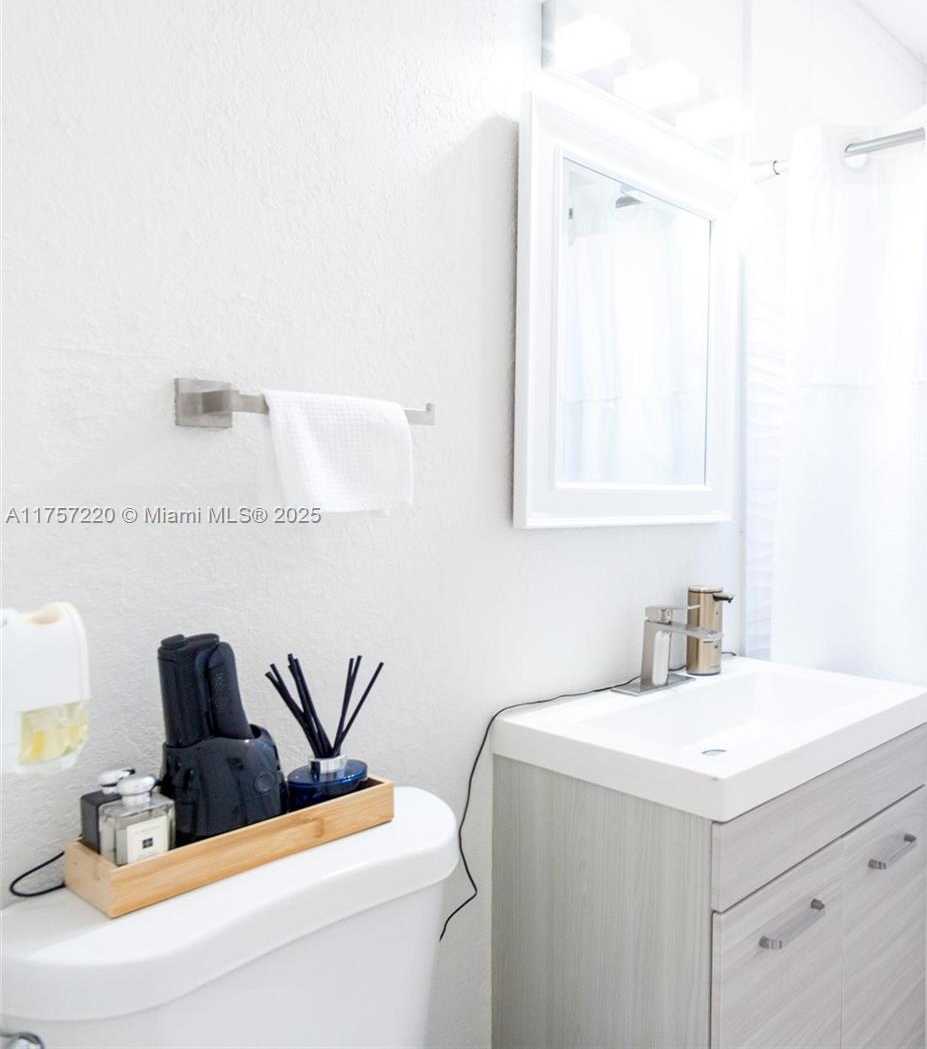 Small Image of 4730 NORTH EAST 3RD AVE, Oakland Park Number 28
