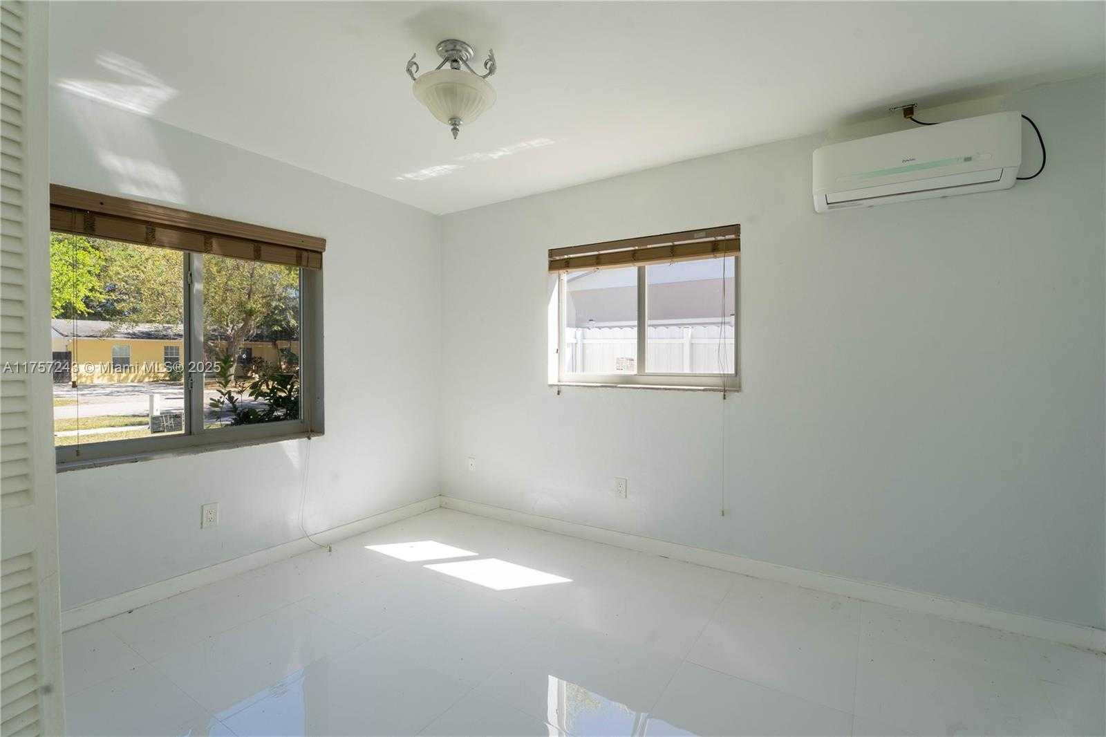 Small Image of 17924 SOUTH WEST 89TH PL, Palmetto Bay Number 10