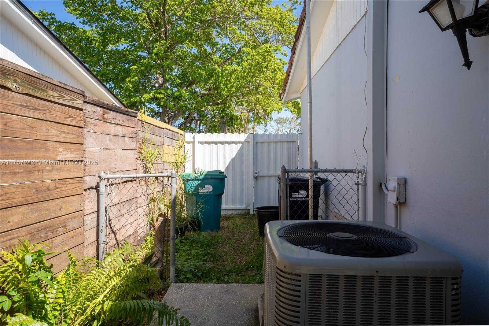 Small Image of 17924 SOUTH WEST 89TH PL, Palmetto Bay Number 21