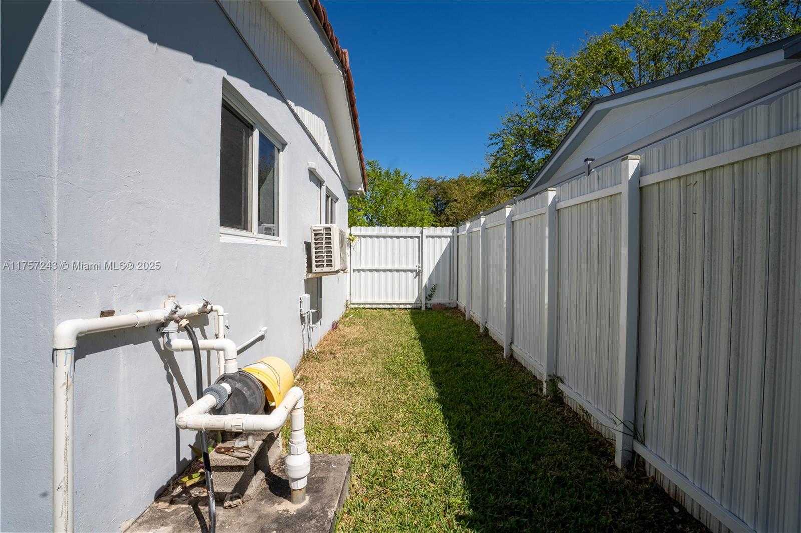 Small Image of 17924 SOUTH WEST 89TH PL, Palmetto Bay Number 25