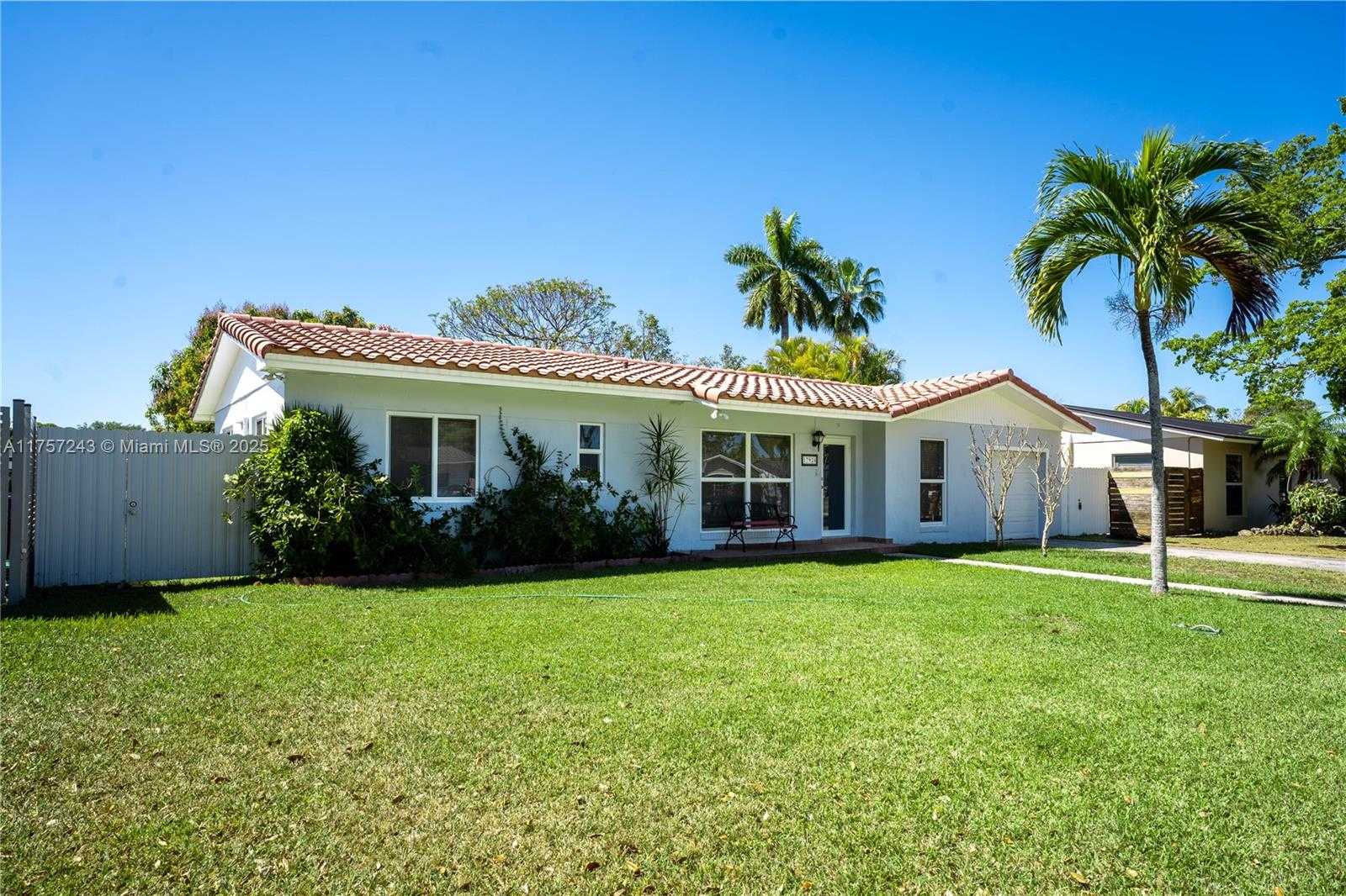 Small Image of 17924 SOUTH WEST 89TH PL, Palmetto Bay Number 3