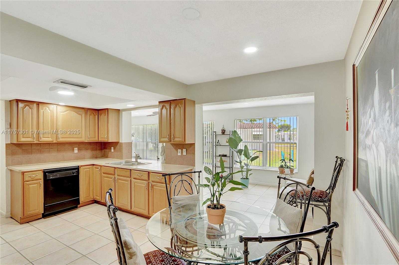 Small Image of 1010 NORTH WEST 73RD TER, Margate Number 8