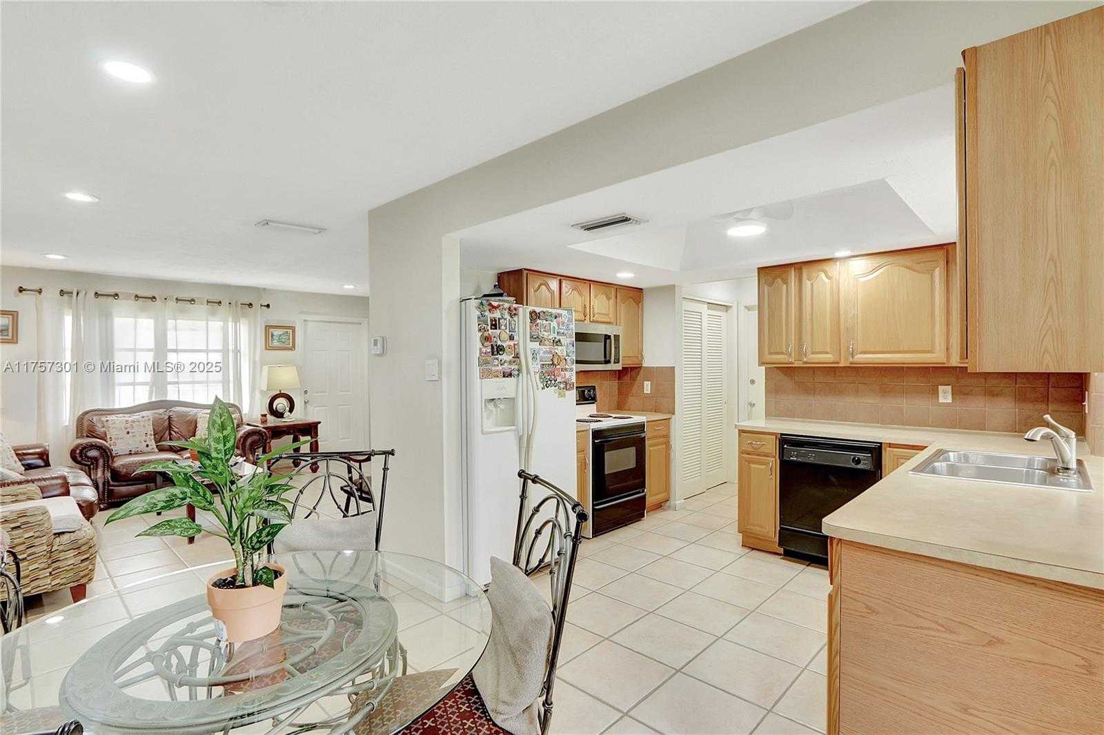 Small Image of 1010 NORTH WEST 73RD TER, Margate Number 9