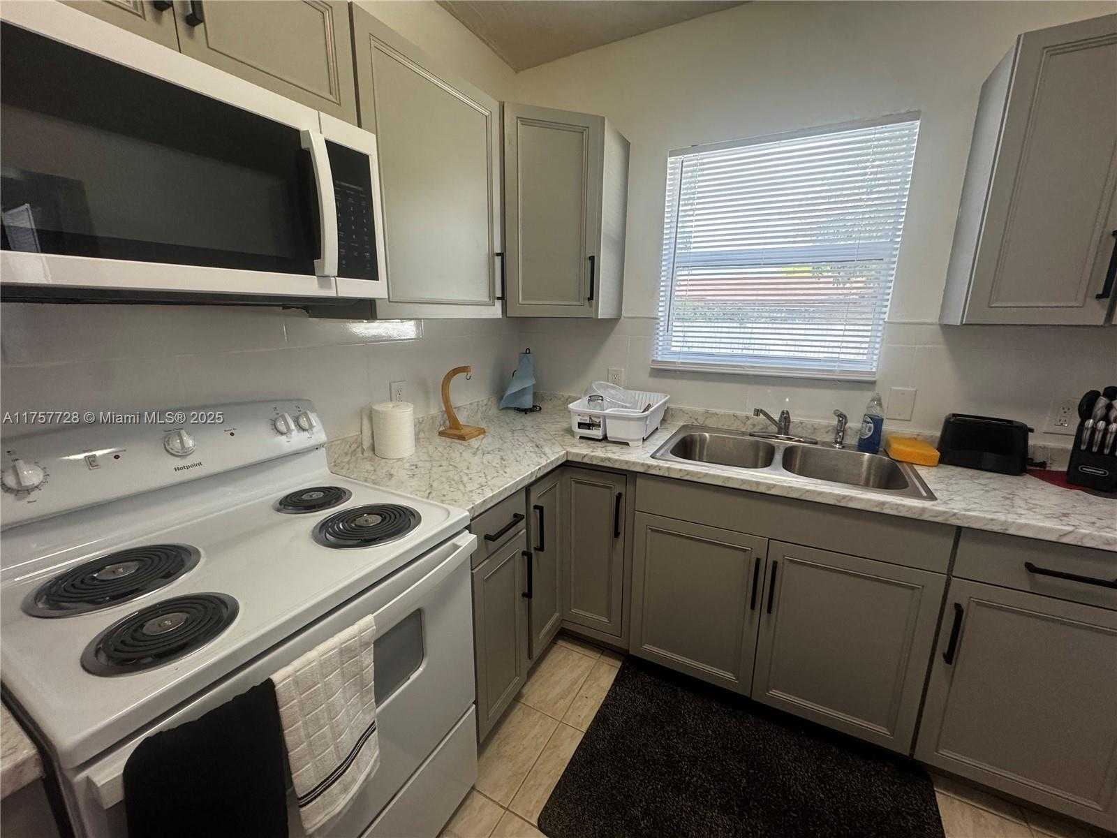 Small Image of 1283 NORTH WEST 45TH ST, Miami Number 4
