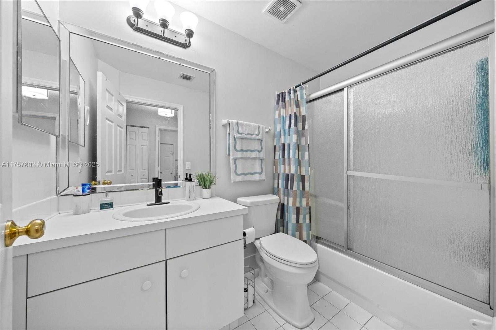 Small Image of 251 SOUTH WEST 203RD AVE, Pembroke Pines Number 17
