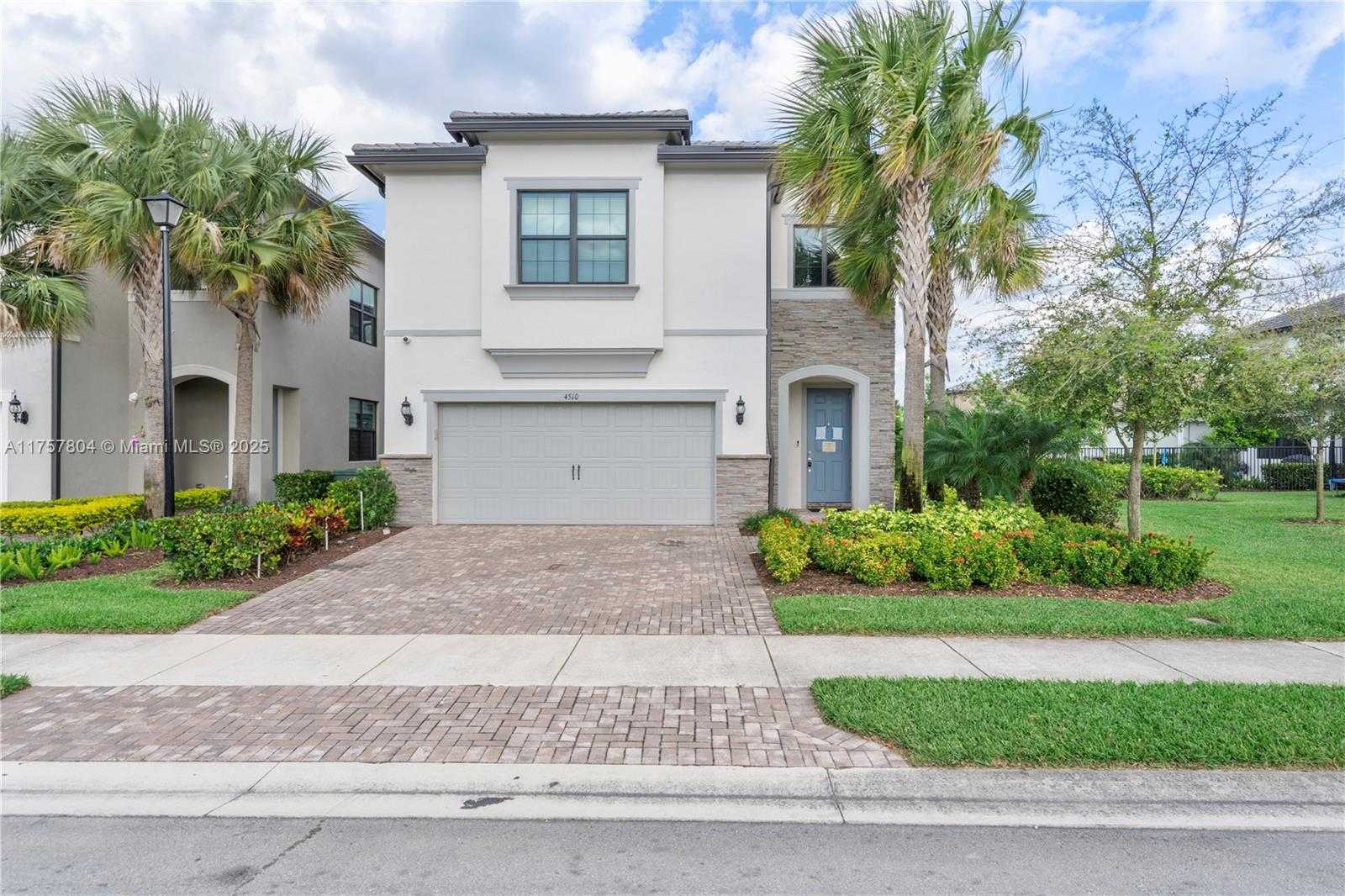 Small Image of 4510 PINEHURST TRL W, Oakland Park Number 2
